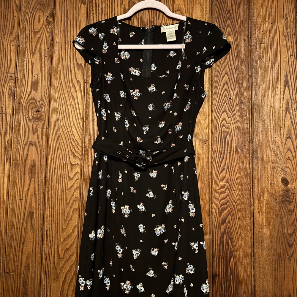 Black Floral Cap-Sleeve Dress With Belt